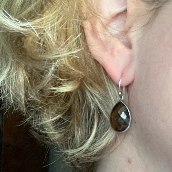 Set of two crystal drop earrings - Picture 3 of 5